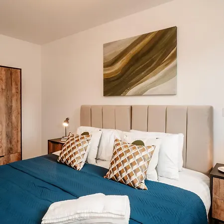 Spacious Pad Family Contractors Wifi Parking Apartment Birmingham