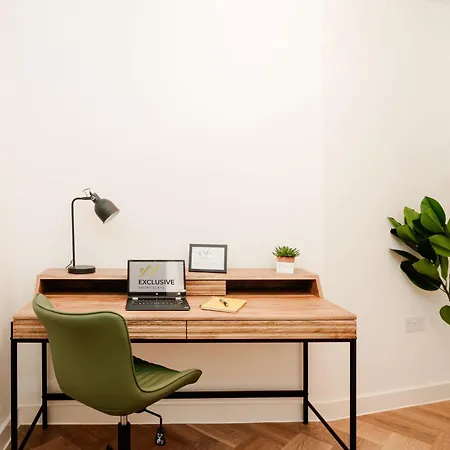 Spacious Pad Family Contractors Wifi Parking Birmingham
