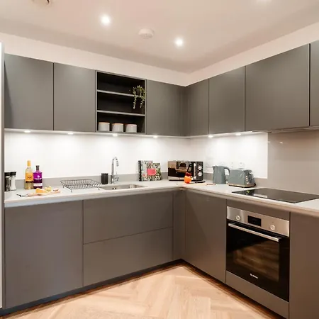 Spacious Pad Family Contractors Wifi Parking Birmingham